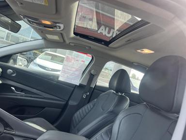 Hyundai Elantra 2022 - Thumbnail 16