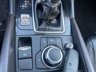 Mazda Mazda3 2018 - Thumbnail 22