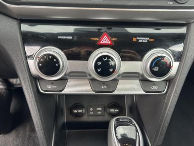 Hyundai Elantra 2019 - Thumbnail 18