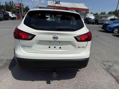 Nissan Qashqai 2017 - Thumbnail 4