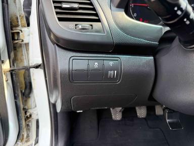 Hyundai Accent 2012 - Thumbnail 18