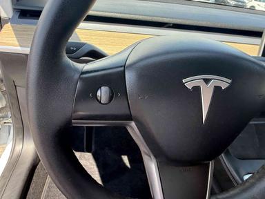 Tesla Model 3 2022 - Thumbnail 15