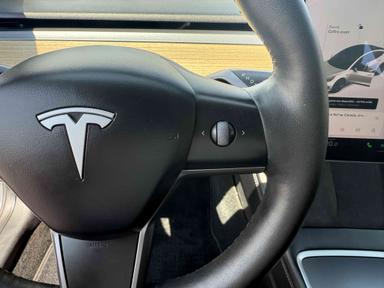 Tesla Model 3 2022 - Thumbnail 16