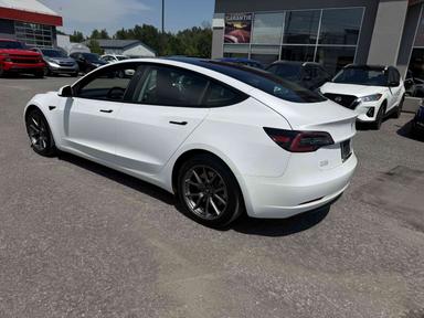 Tesla Model 3 2022 - Thumbnail 3