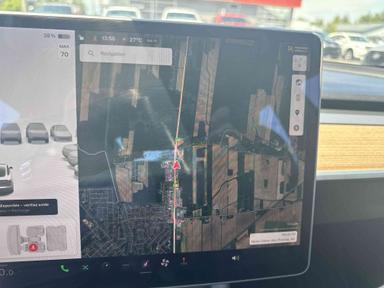 Tesla Model 3 2022 - Thumbnail 21