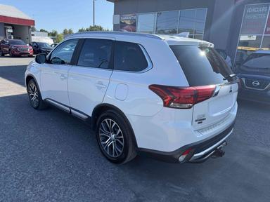 Mitsubishi Outlander 2018 - Thumbnail 3
